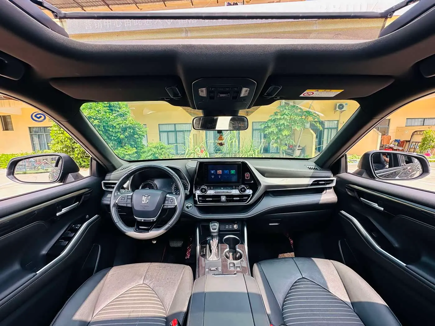 Toyota Crown Kluger 2024 — Photo 4/10