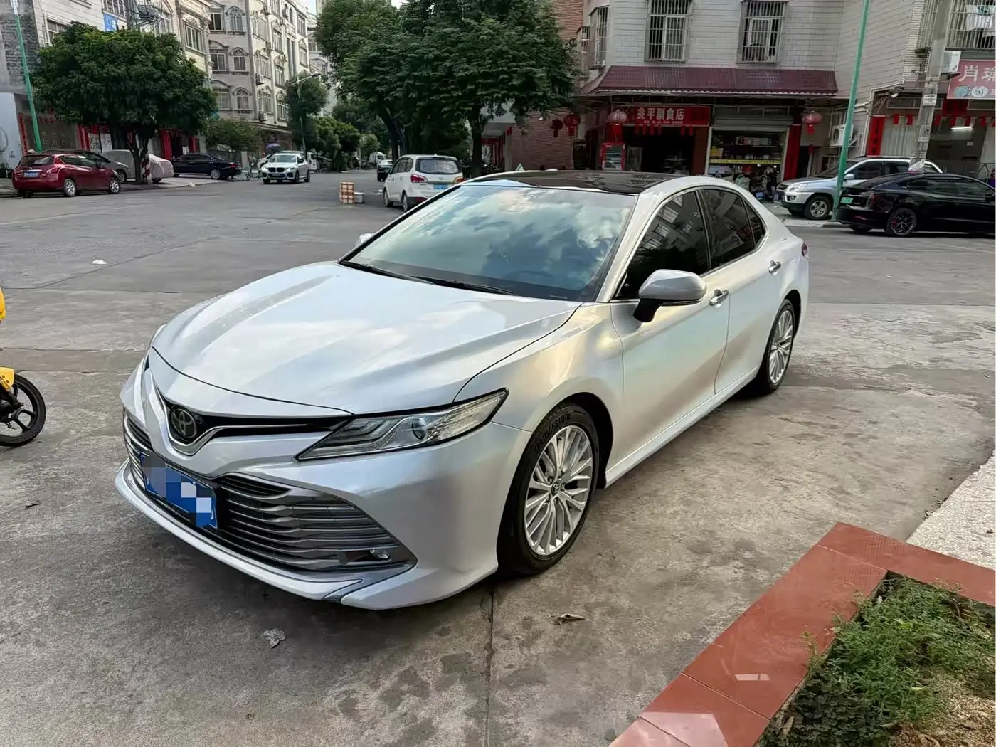 Toyota Camry 2019 — Photo 1/9