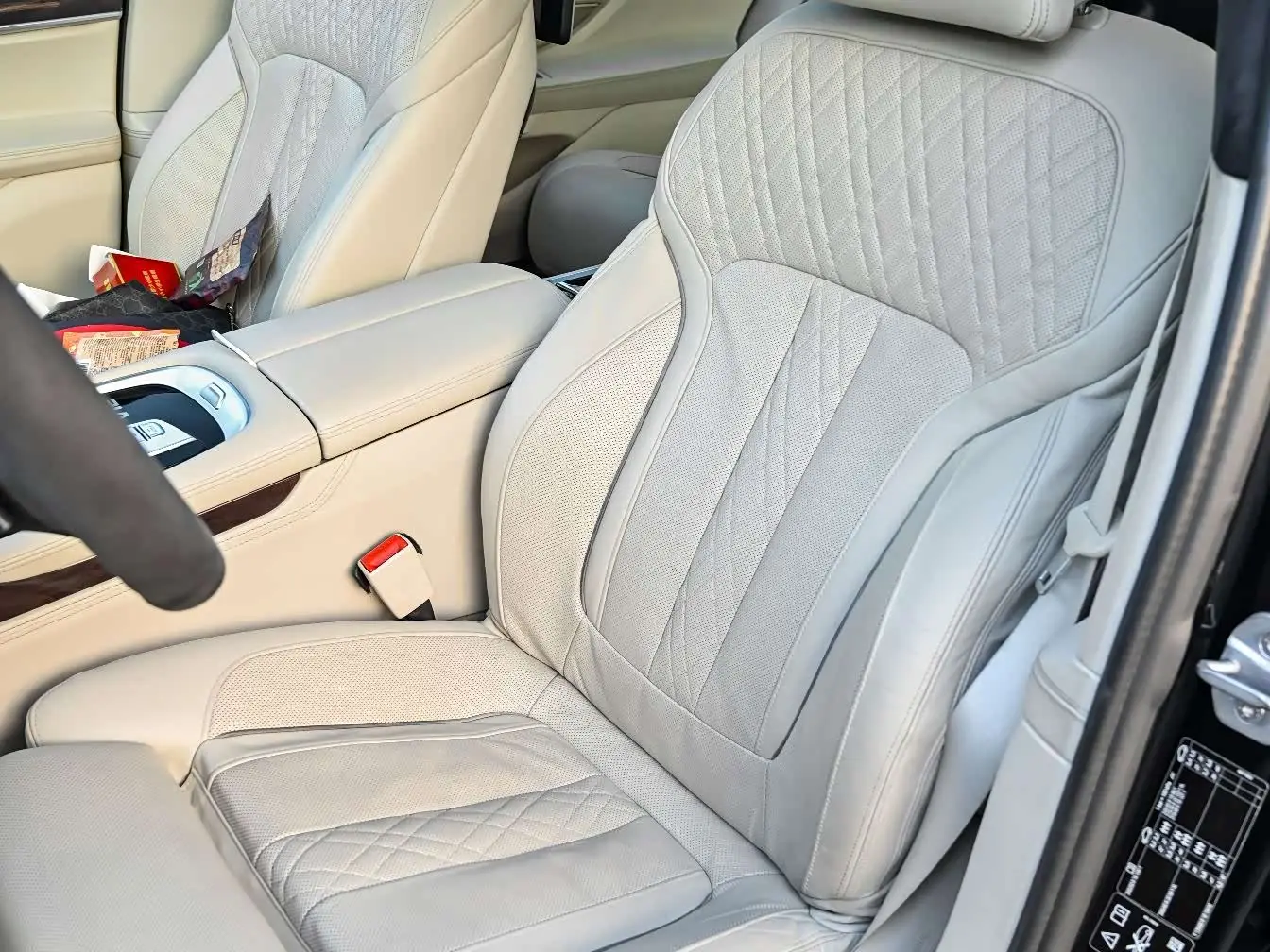 BMW 7 Series 2015 — Photo 14/19