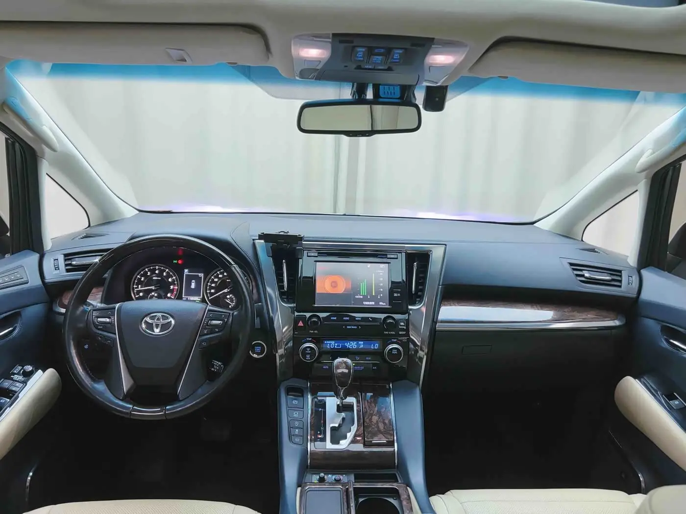 Toyota Alphard 2019 — Şəkil 10/20