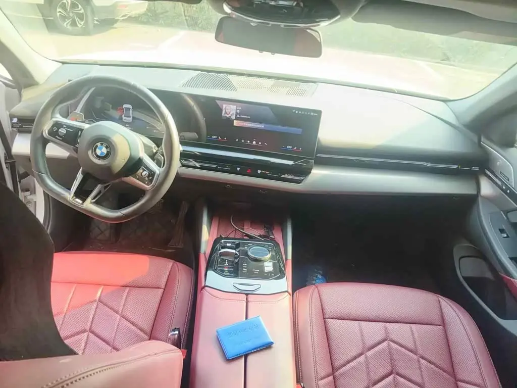 BMW 5 Series 2024 — Photo 12/13