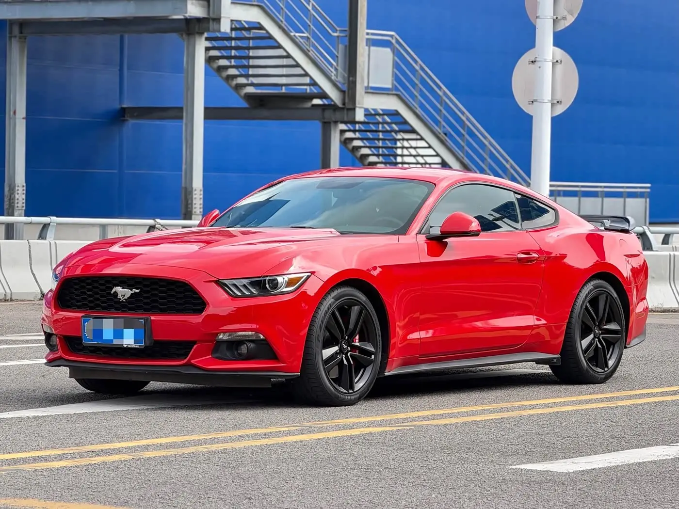 Ford Mustang 2018 — Photo 1/9