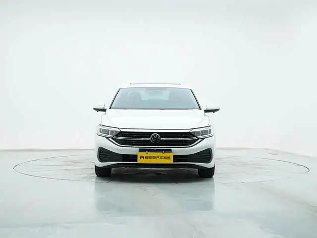 Volkswagen Sagitar 2025 — Photo 1/3
