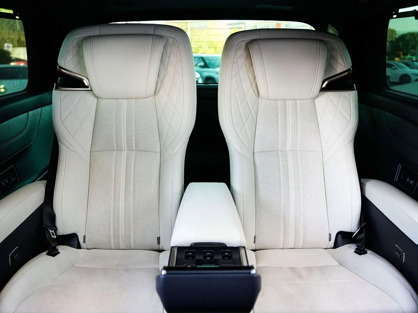 Lexus LM 2021 — Photo 8/9