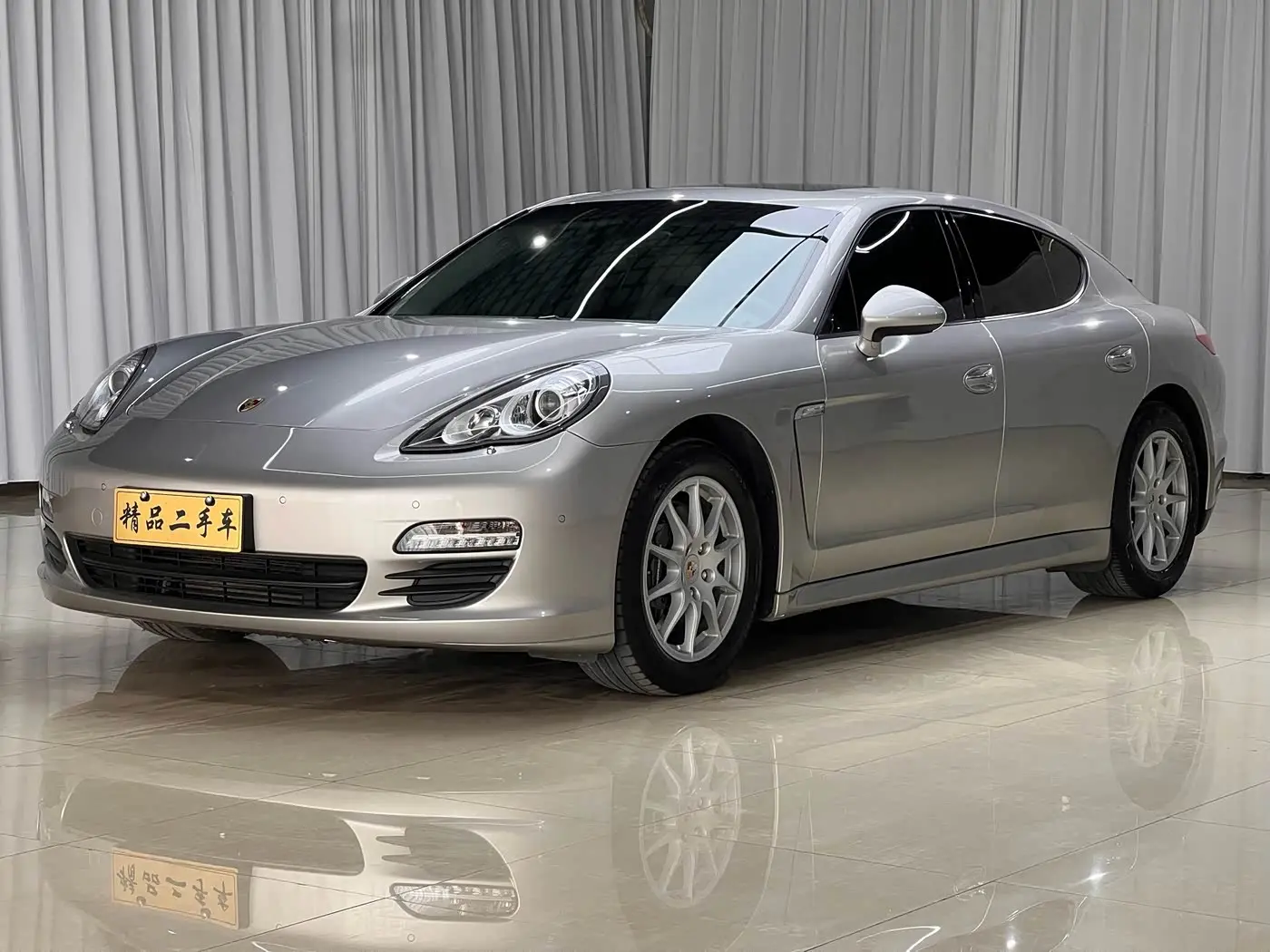 Porsche Panamera 2012 — Photo 1/16