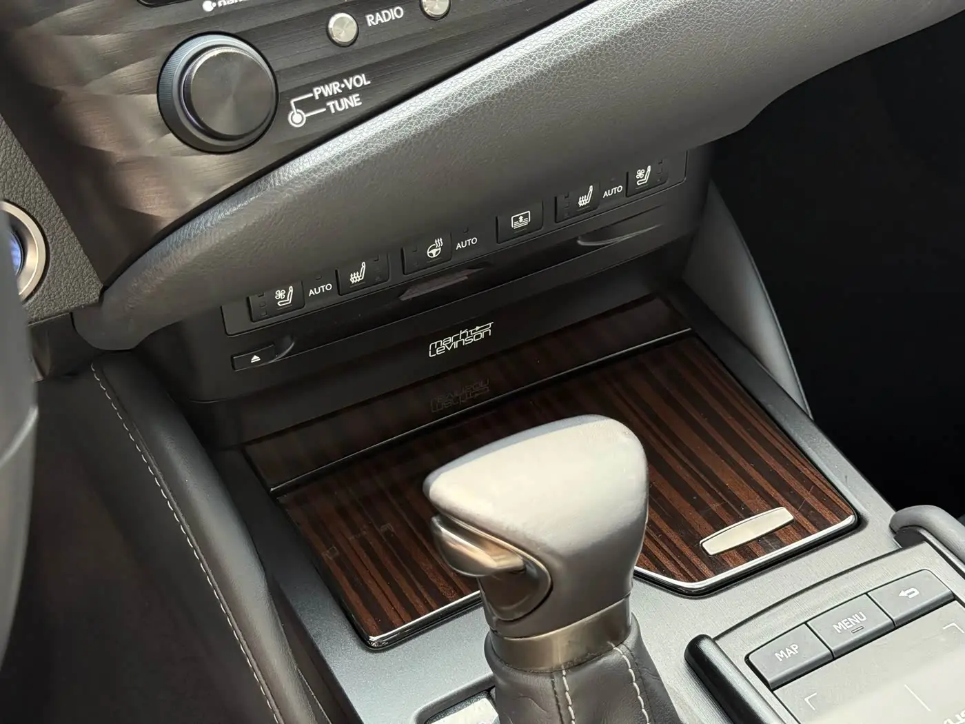 Lexus ES 2019 — Şəkil 13/15