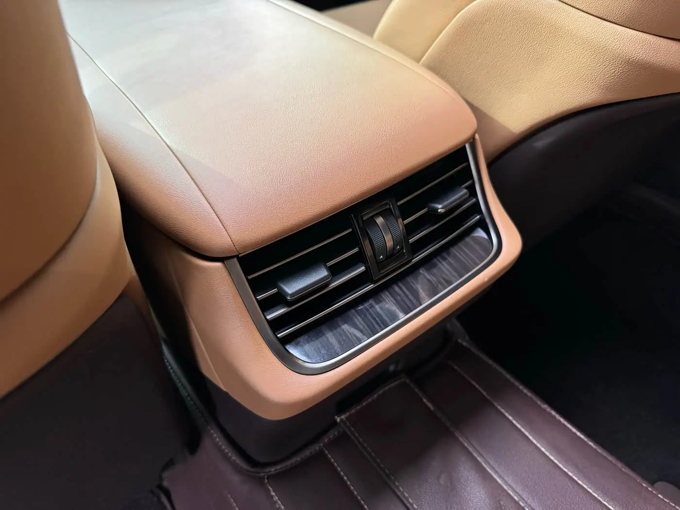 Lexus LS 2019 — Photo 12/14