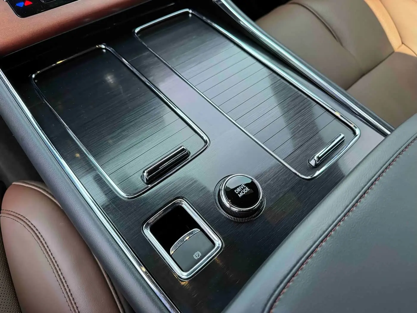 Lincoln Aviator 2021 — Photo 13/20