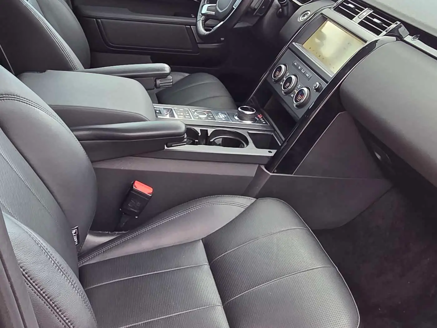 Land Rover Discovery 2018 — Фото 13/19