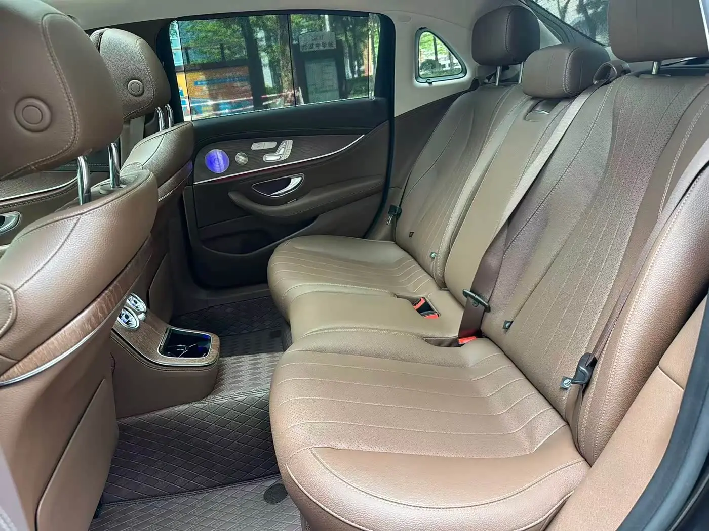 Mercedes-Benz E-Class 2023 — Photo 6/12