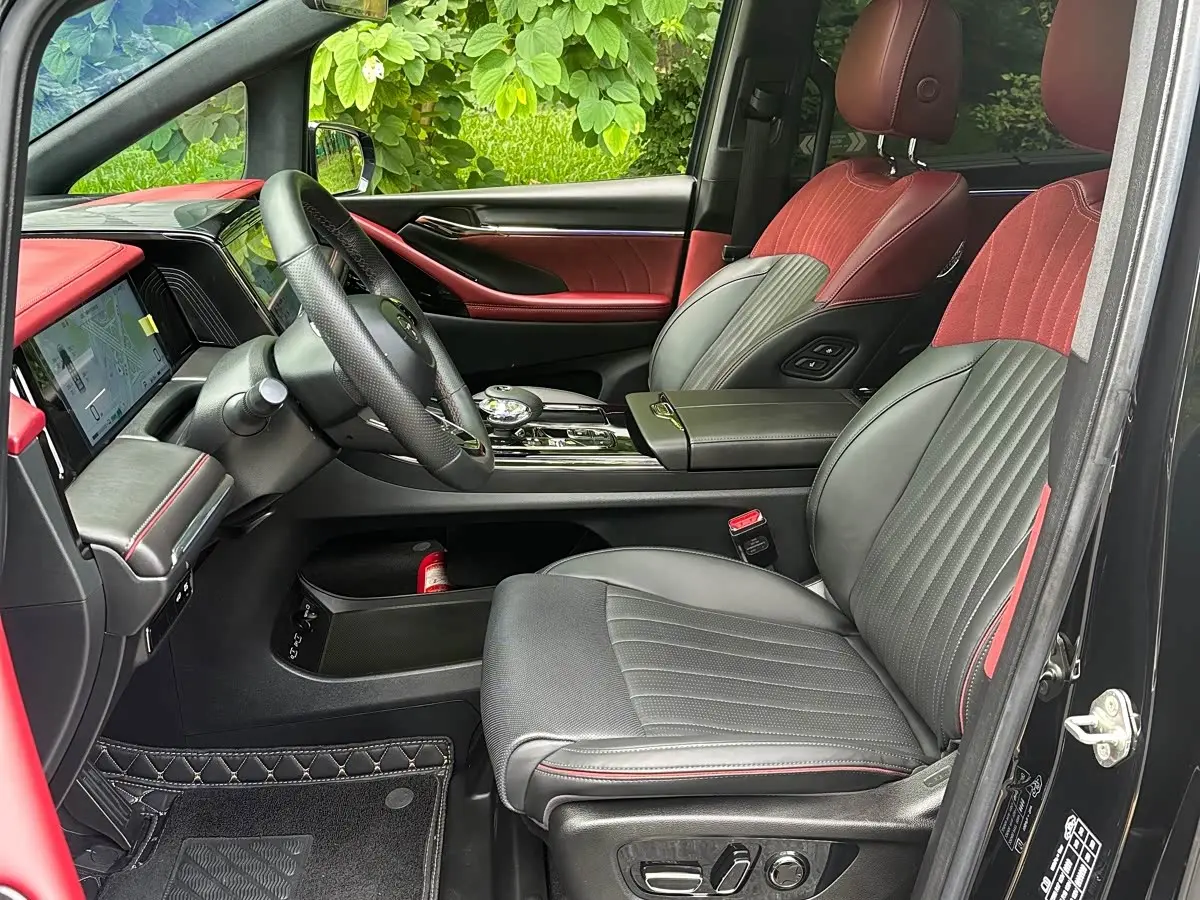 GAC Trumpchi Trumpchi M8 2024 — Photo 4/17