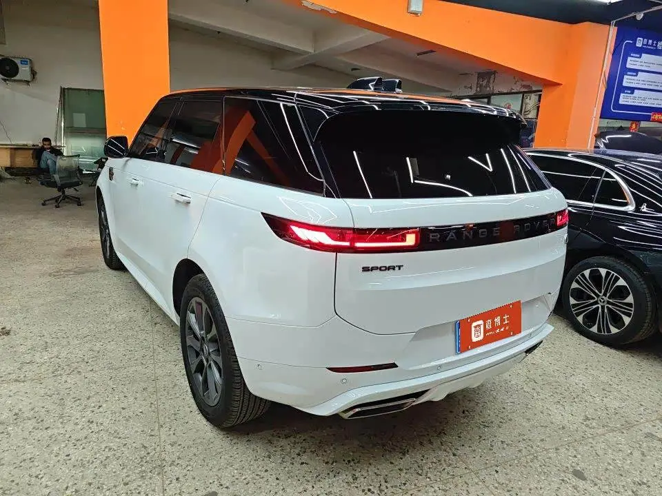 Land Rover Range Rover Sport 2024 — Photo 3/9