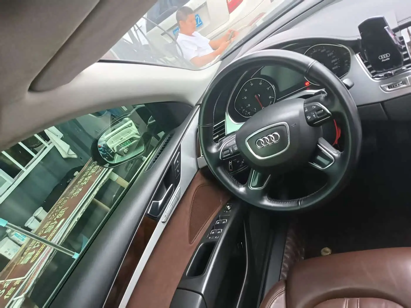 Audi A8 2015 — Photo 4/9