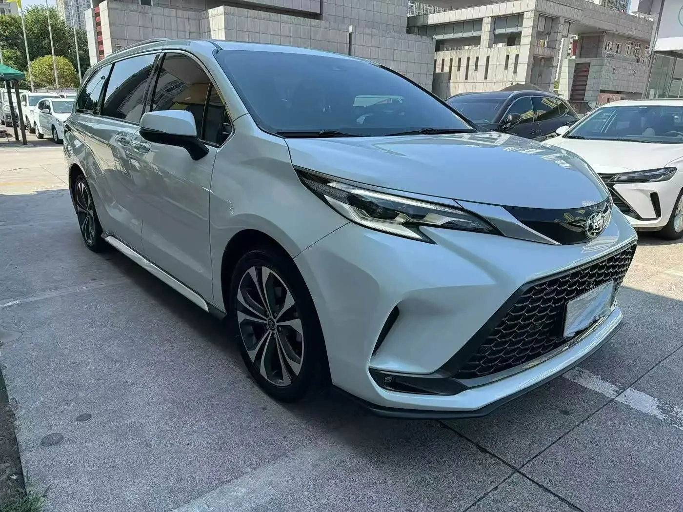 Toyota Granvia 2024 — Şəkil 3/9