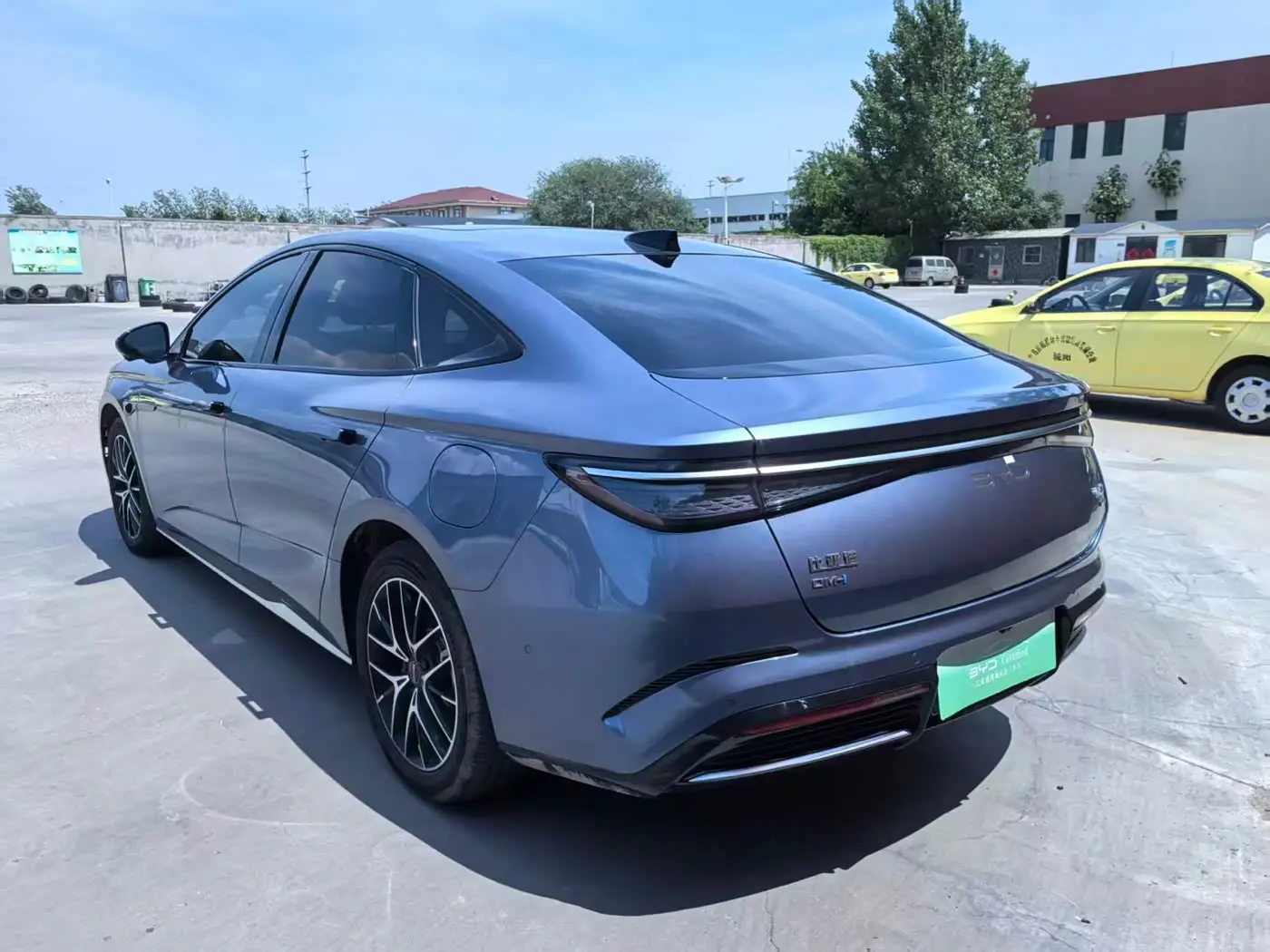 BYD Seal 07 DM-i 2025 — Фото 8/9