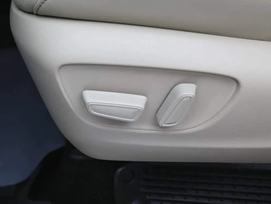 Toyota Granvia 2023 — Photo 12/20