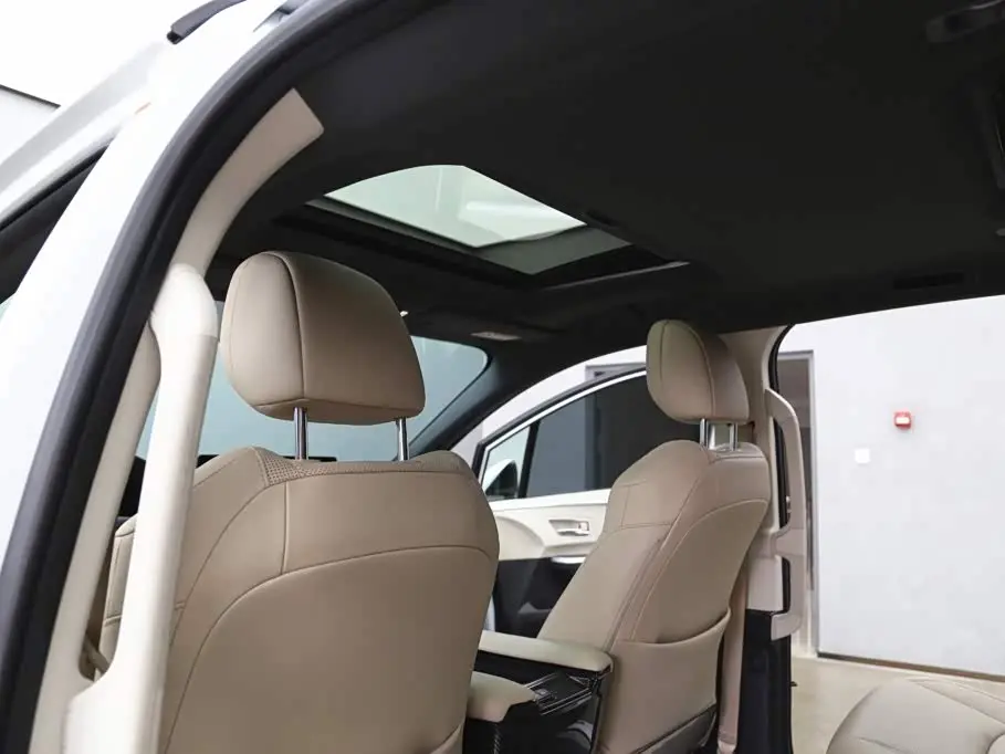 Toyota Granvia 2023 — Photo 20/20