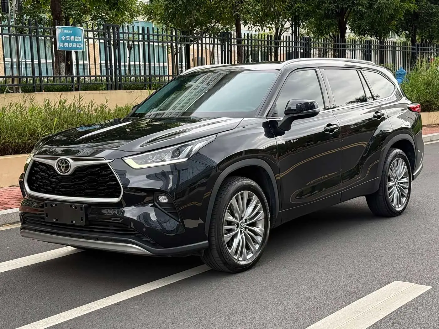 Toyota Highlander 2025 — Şəkil 1/18