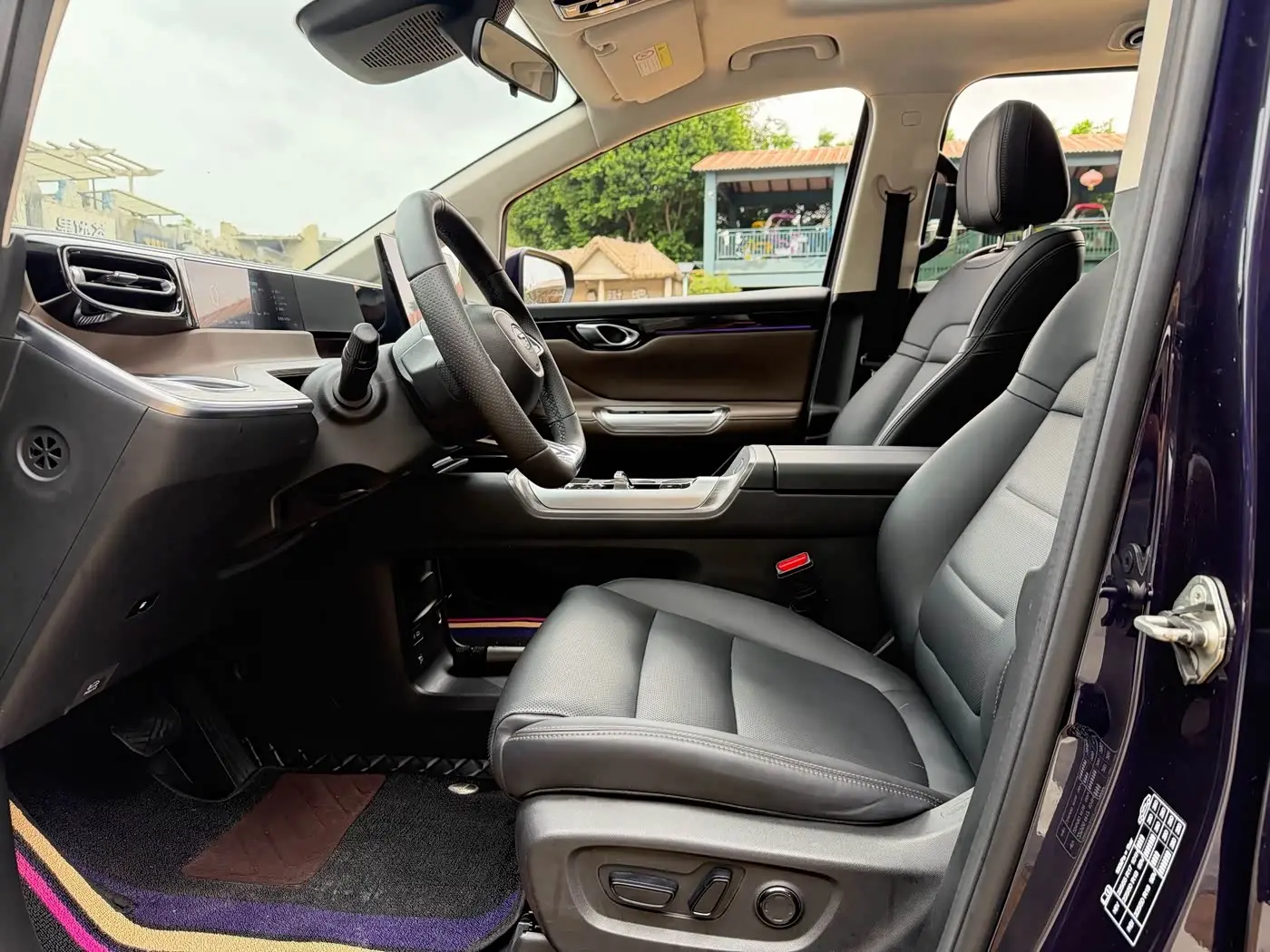 GAC Trumpchi Trumpchi E8 NEV 2023 — Фото 5/19