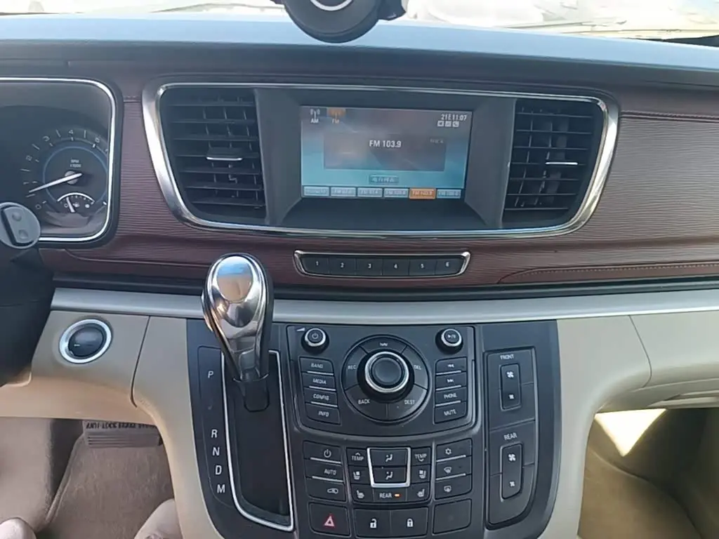 Buick GL8 2016 — Photo 12/19