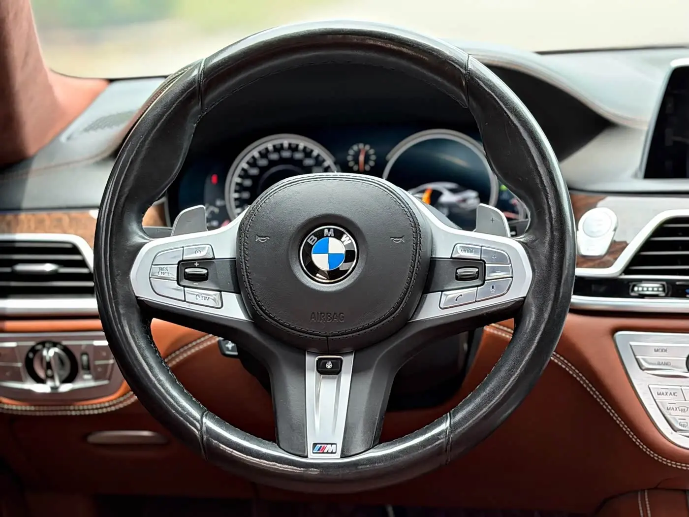 BMW 7 Series 2018 — Фото 9/19