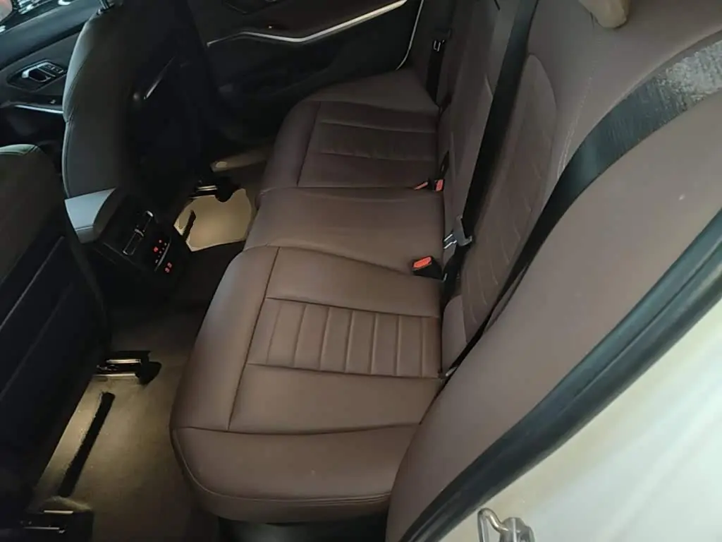 BMW 3 Series 2020 — ფოტო 17/20
