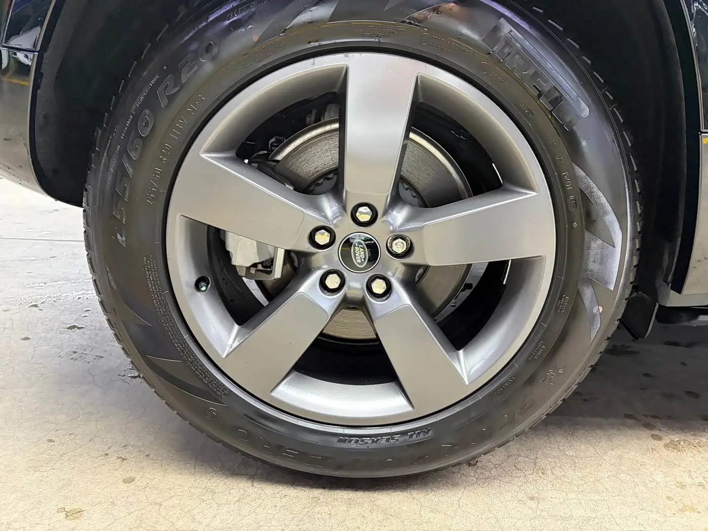 Land Rover Defender 2023 — Photo 18/19