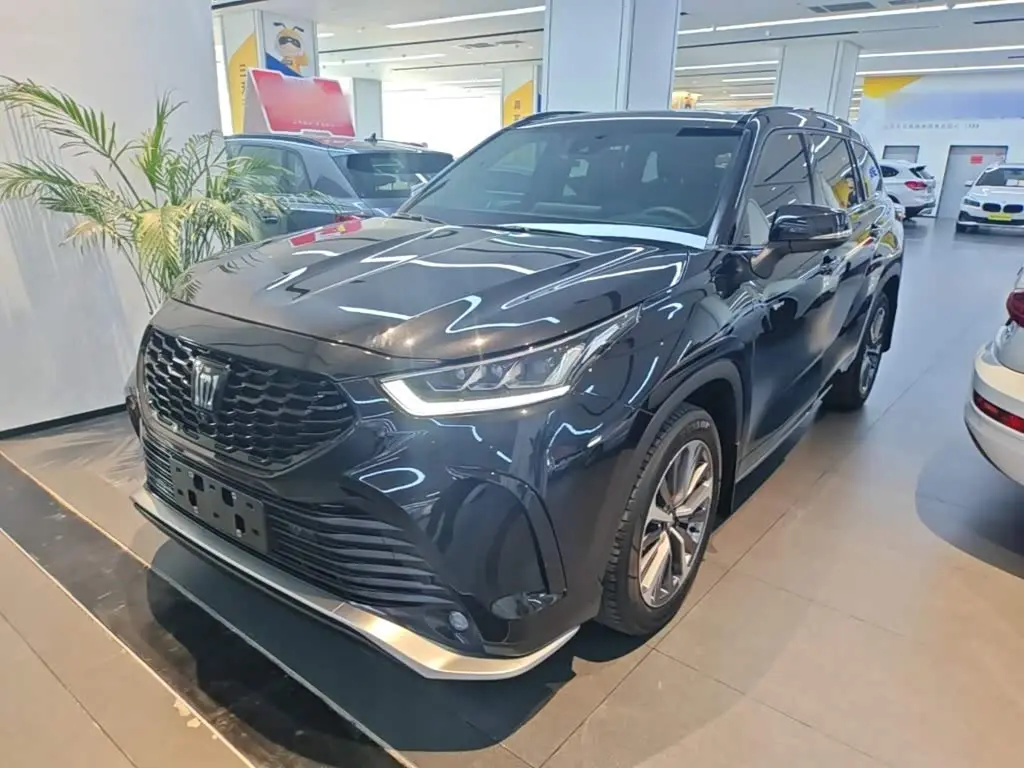 Toyota Crown Kluger 2025 — Photo 1/19