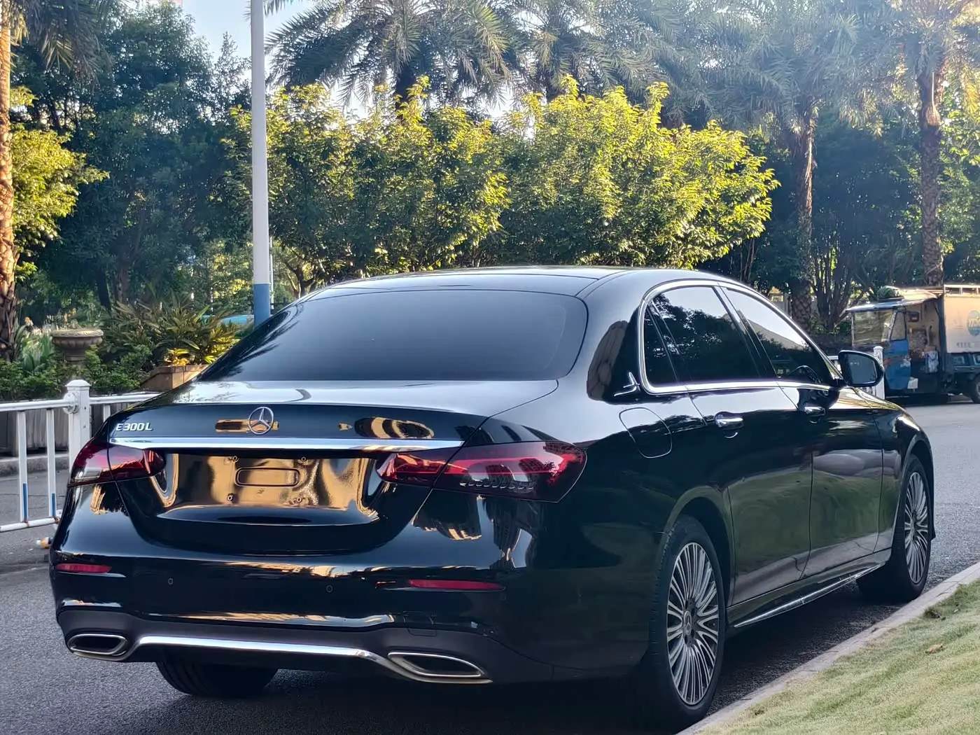 Mercedes-Benz E-Class 2022 — Photo 7/16