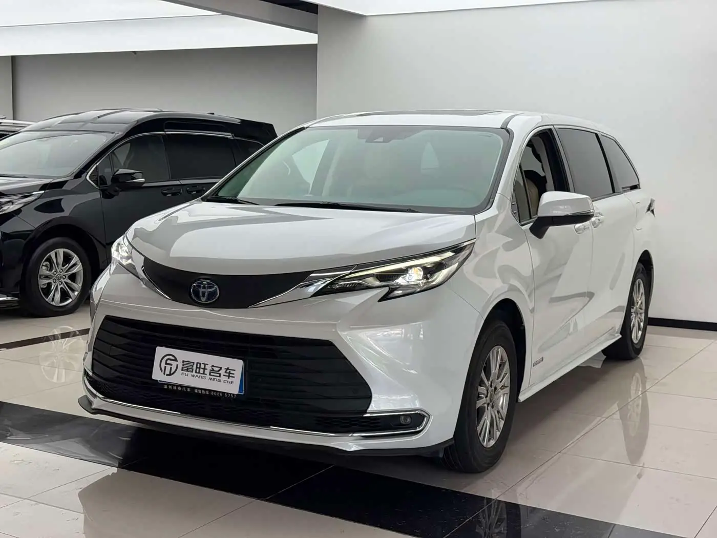 Toyota Sienna 2023 — Photo 1/20