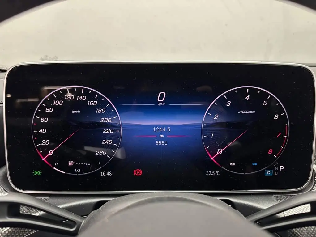 Mercedes-Benz C-Class 2025 — Фото 14/16