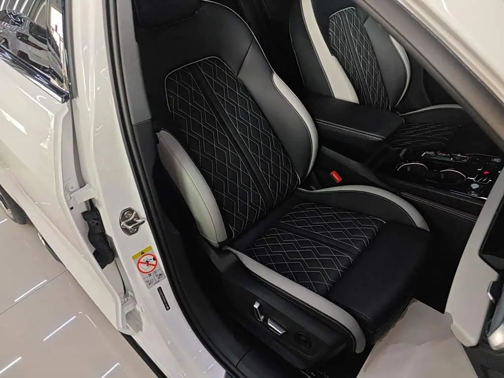 Audi A5L 2025 — Photo 18/19