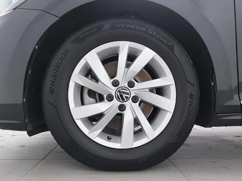 Volkswagen Passat 2022 — Photo 17/20