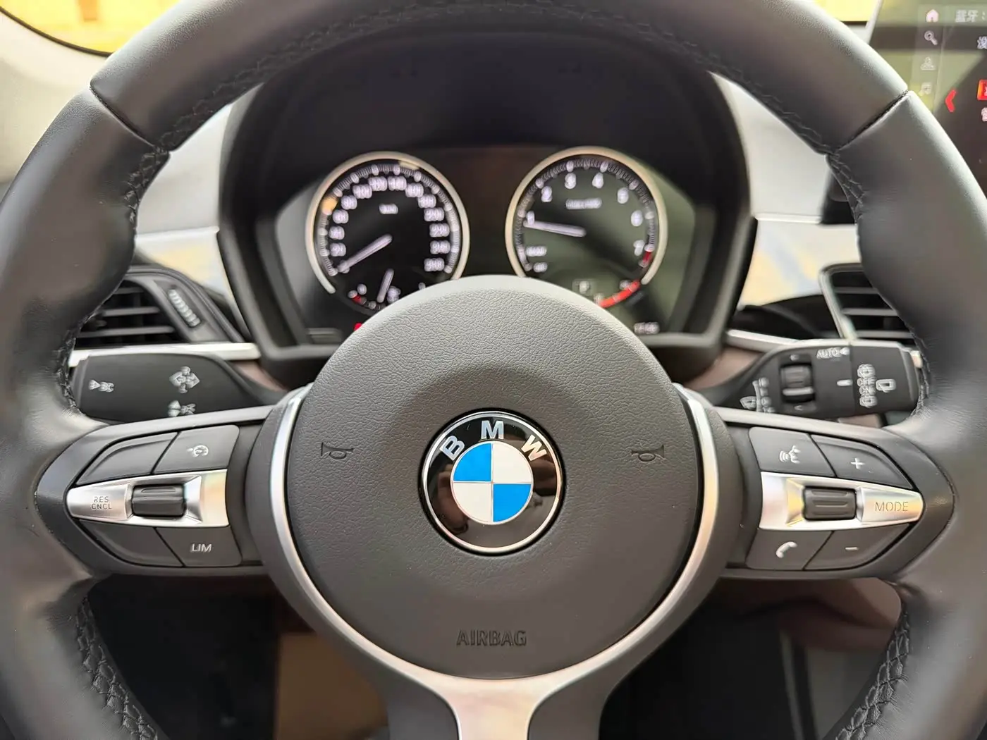 BMW X1 2021 — Фото 8/20