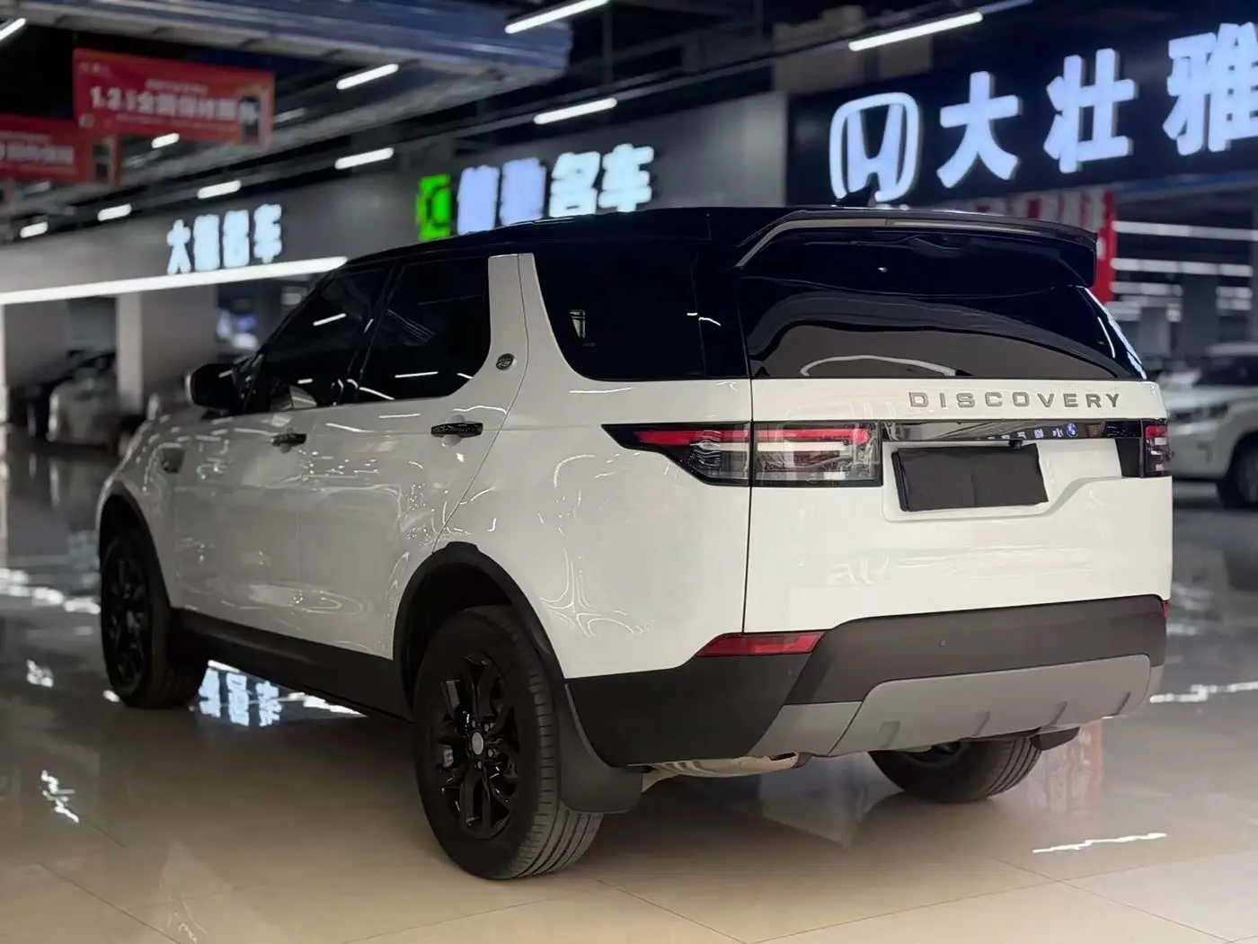 Land Rover Discovery 2017 — Photo 8/9