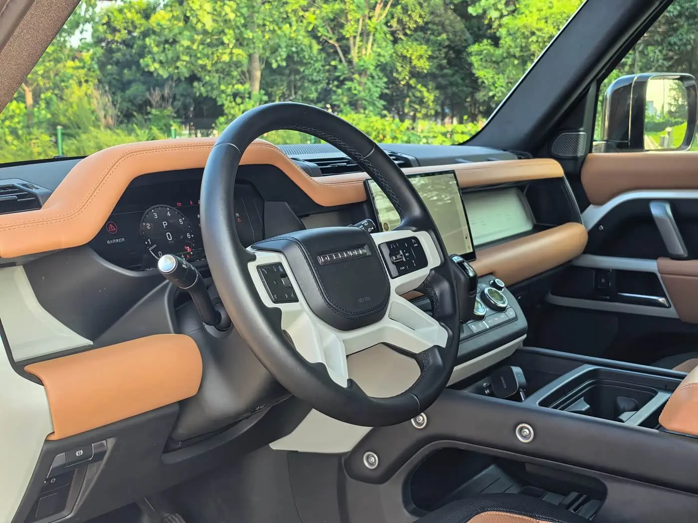 Land Rover Defender 2024 — Фото 11/14