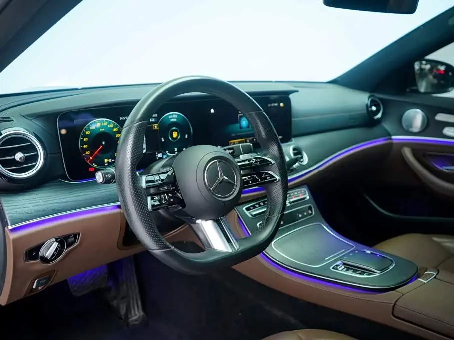 Mercedes-Benz E-Class 2021 — Photo 15/20