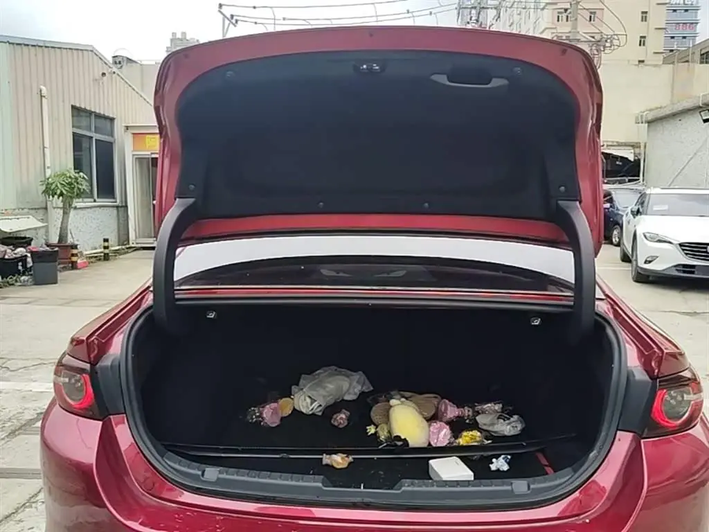 Mazda Mazda3 Axela 2023 — Photo 19/20