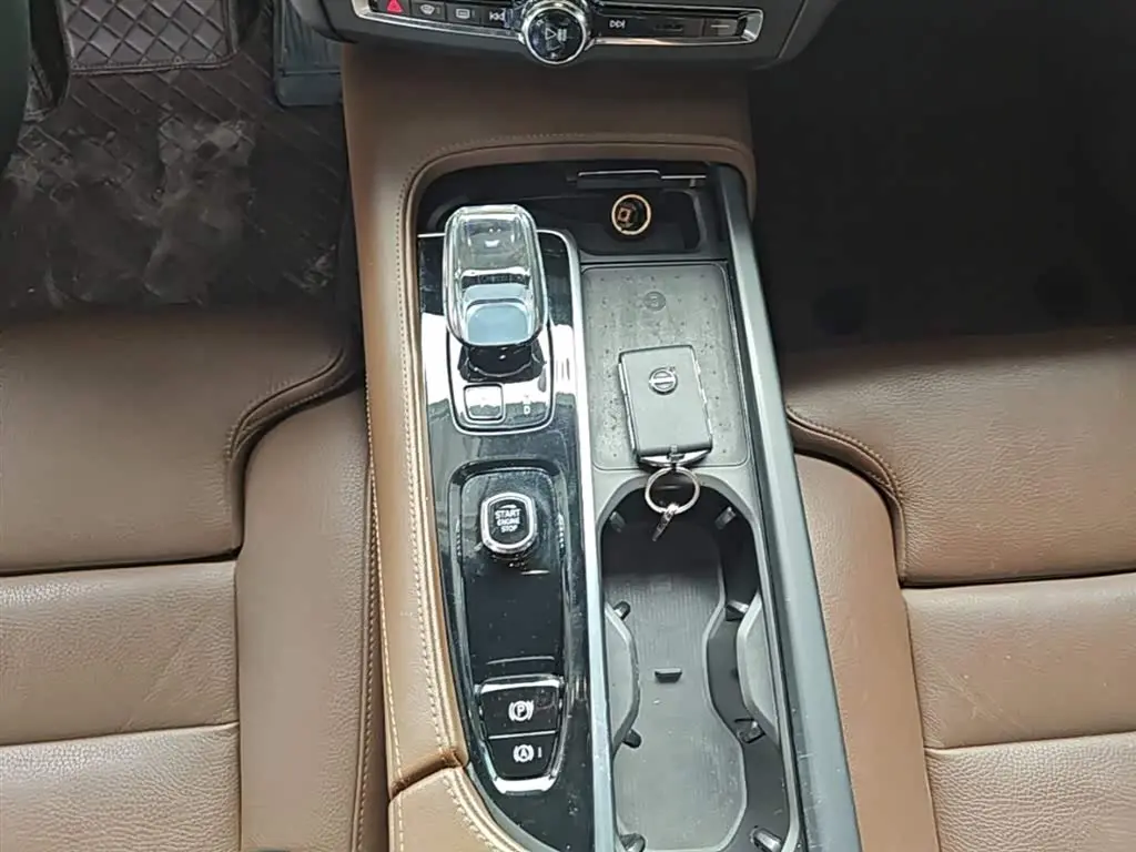 Volvo S90 2023 — Фото 10/20
