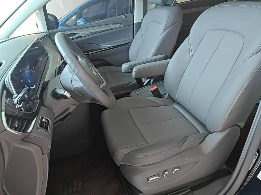 Buick GL8 New Energy 2025 — Photo 11/20