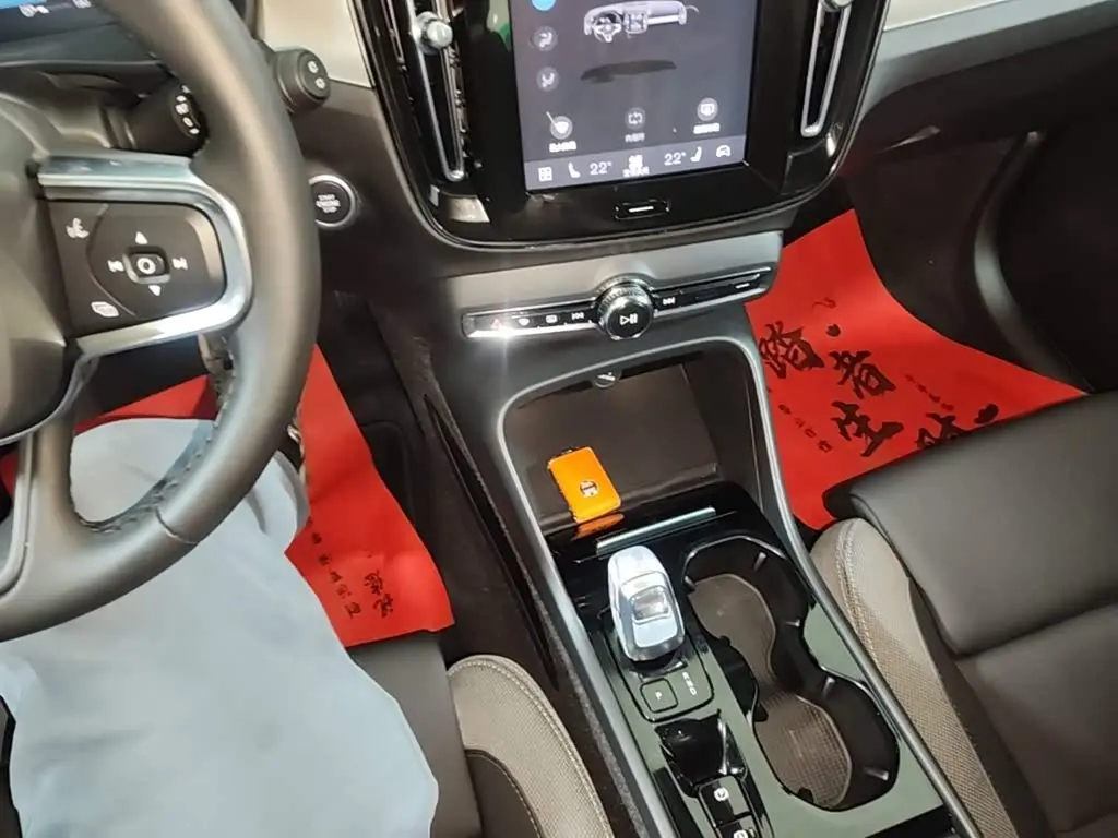 Volvo XC40 2022 — Фото 13/19