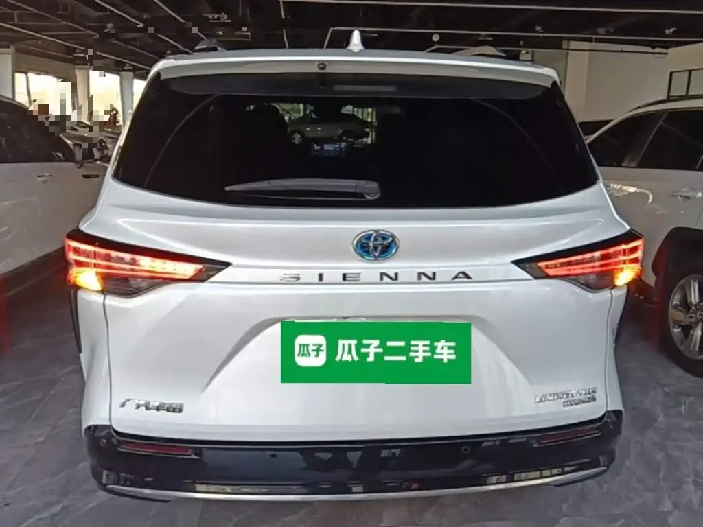 Toyota Sienna 2023 — Photo 6/20