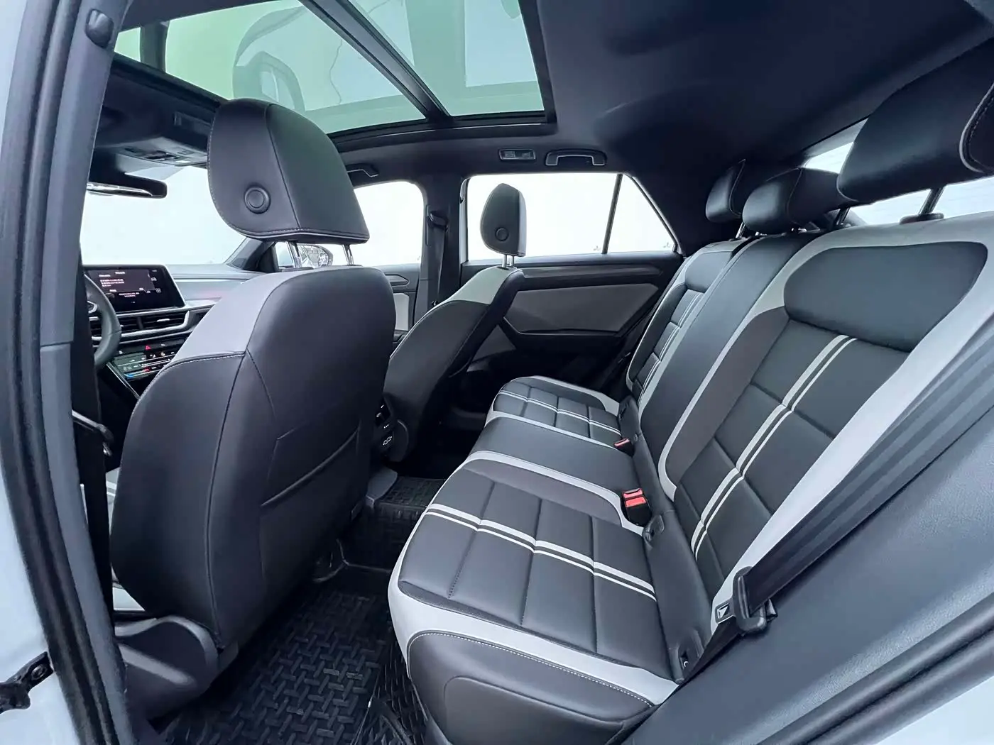 Volkswagen T-ROC 2025 — Фото 13/19