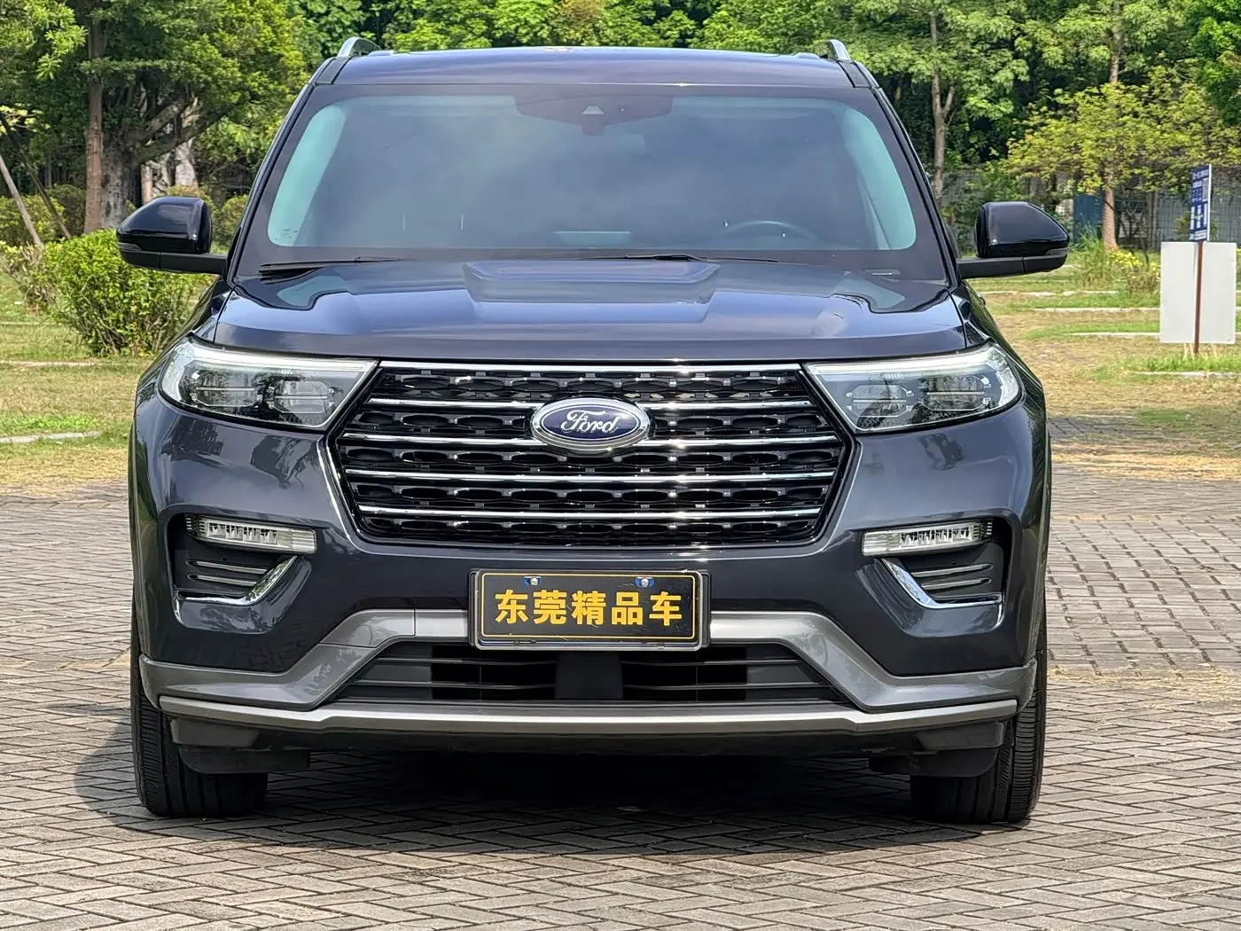 Ford Explorer 2021 — Photo 3/20