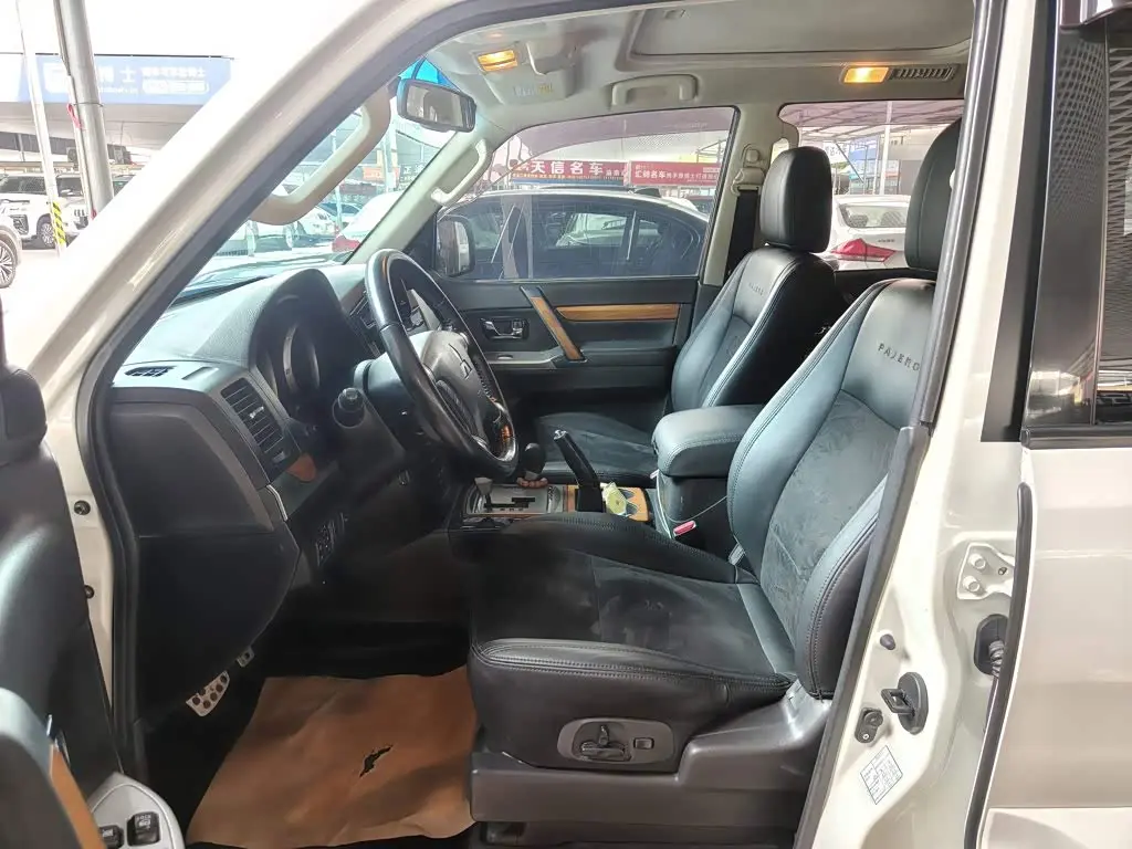 Mitsubishi Pajero 2018 — Şəkil 15/20