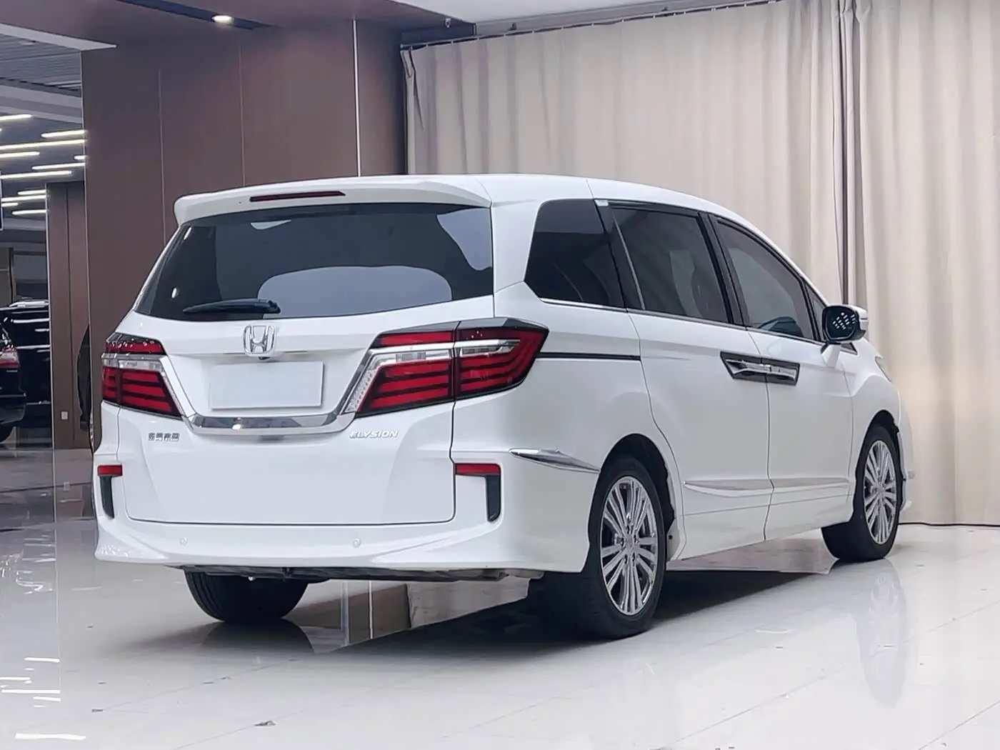 Honda Elysion 2017 — Фото 16/18