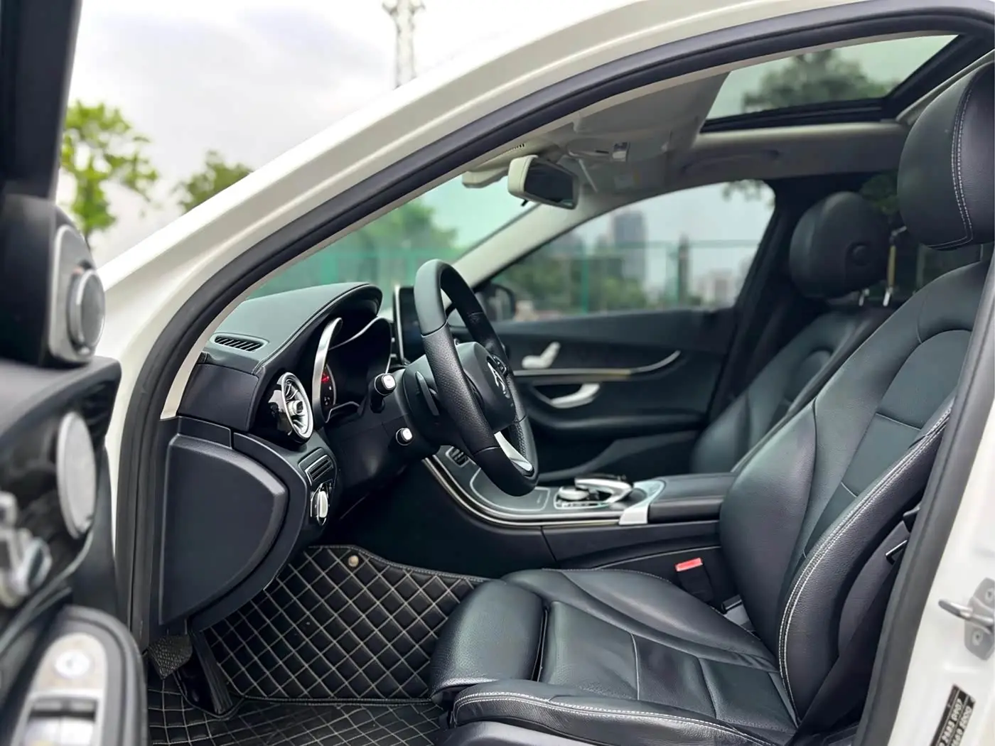 Mercedes-Benz C-Class 2018 — Фото 8/17