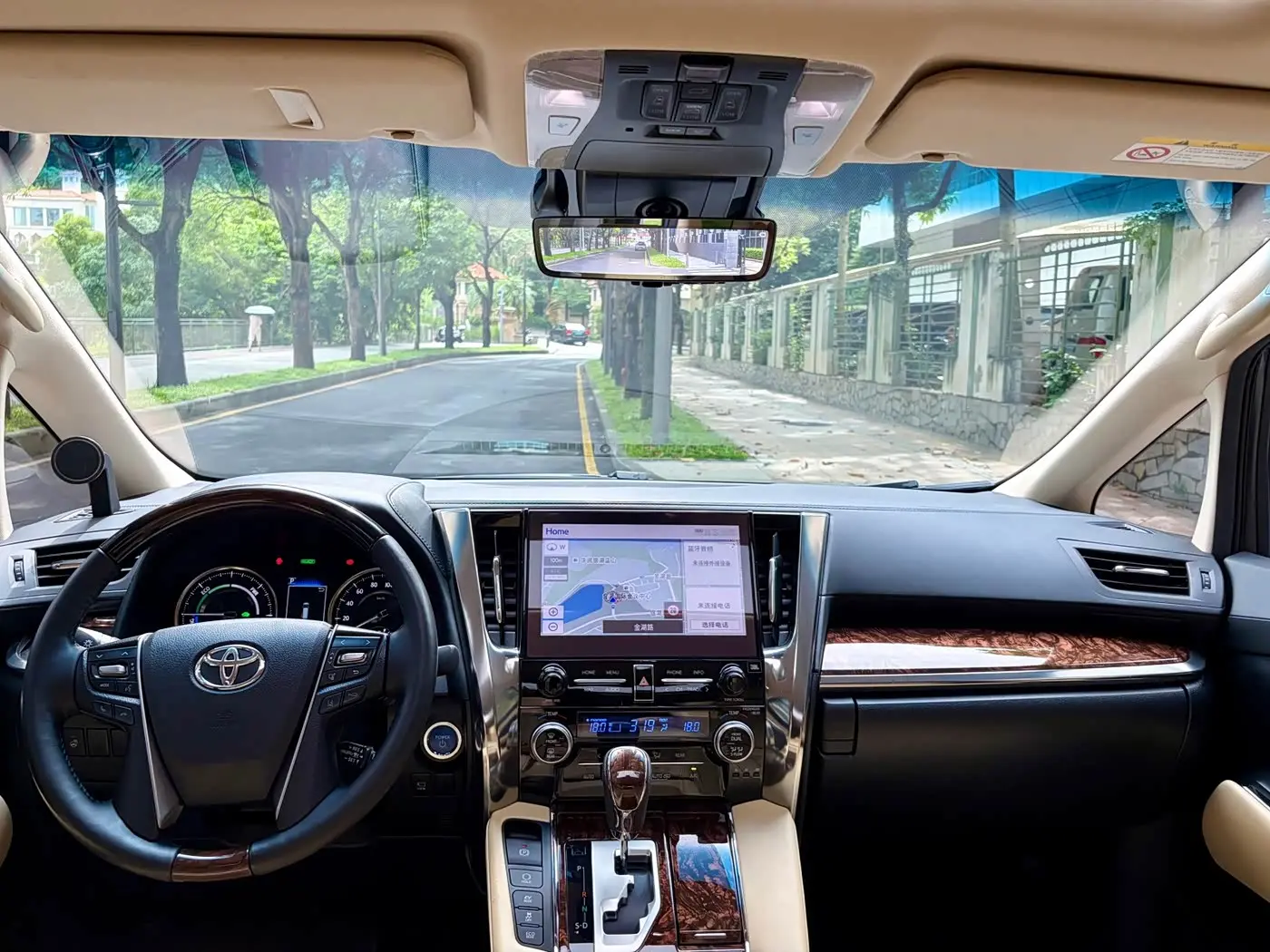 Toyota Alphard 2022 — Photo 7/18