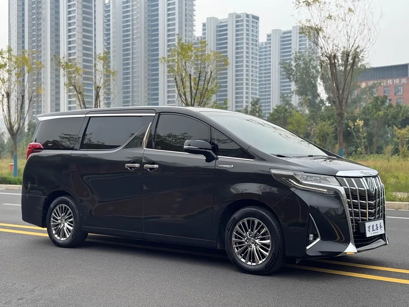Toyota Alphard 2020 — Photo 3/20