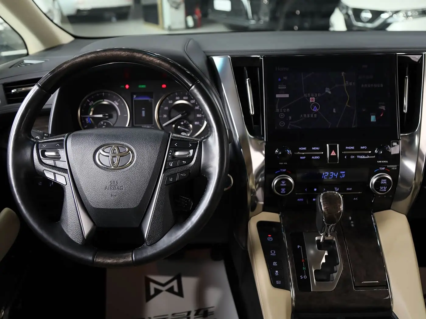 Toyota Vellfire 2022 — Photo 13/20
